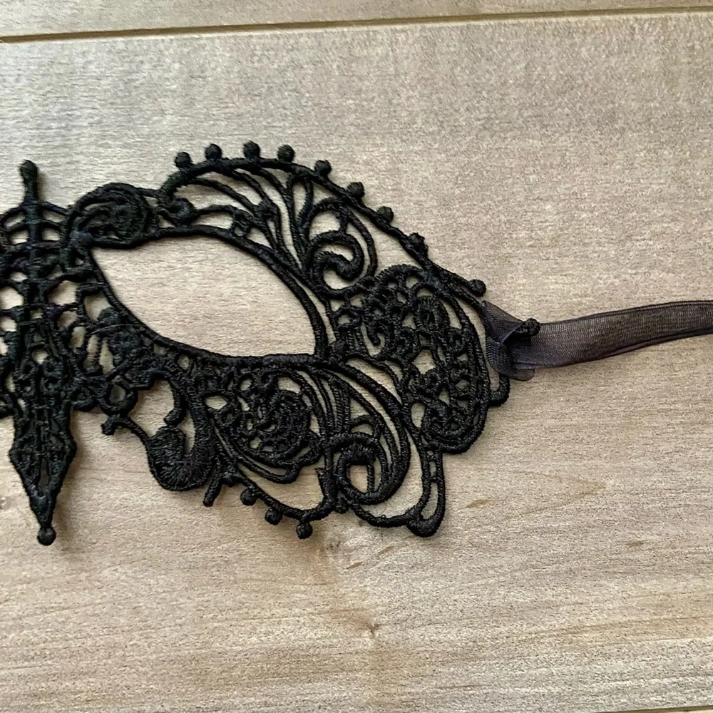 Black Lace Face Mask